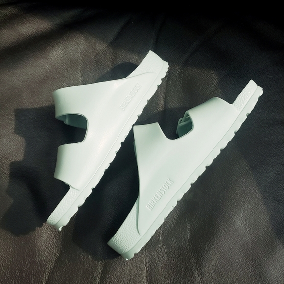 **SOLD**NEW | Size 38 L-8 M-5 | Pale Wintergreen | Free Matching Nail Polish - Picture 6 of 9